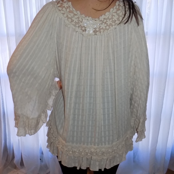 Top - Picture 2 of 2